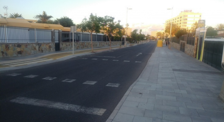 Paso de peatones sin señales verticales en la Avda. de Tenerife