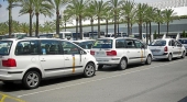 Cola de taxis esperando para recoger turistas en el Aeropuerto de Palma (Mallorca, Baleares) | Foto: vía Info Taxi