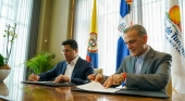 David Collado, ministro de Turismo de Rep. Dominicana, y Eduardo Lombana, CEO de Wingo, durante la firma del acuerdo| Foto: vía Twitter (@DavidColladoM)
