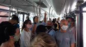 Colapso en el servicio de transporte a la salida del aeropuerto de Mallorca | Foto vía Twitter (@tinzunza)