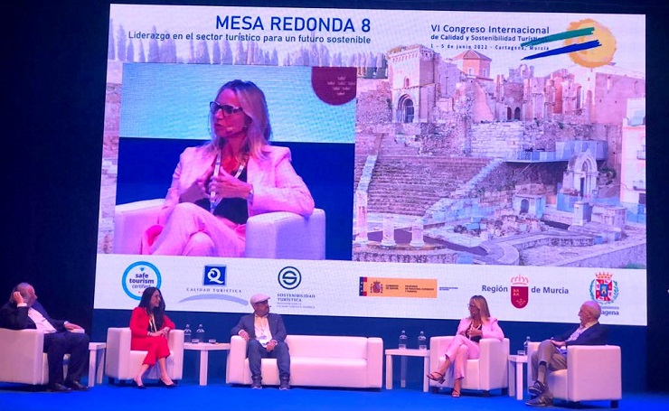 María Fronter, presidenta de la FEHM, durante su intervención en el VI Congreso Internacional de Calidad y Sostenibilidad Turística organizado por el ICTE en Cartagena (Murcia) | Foto: FEHM