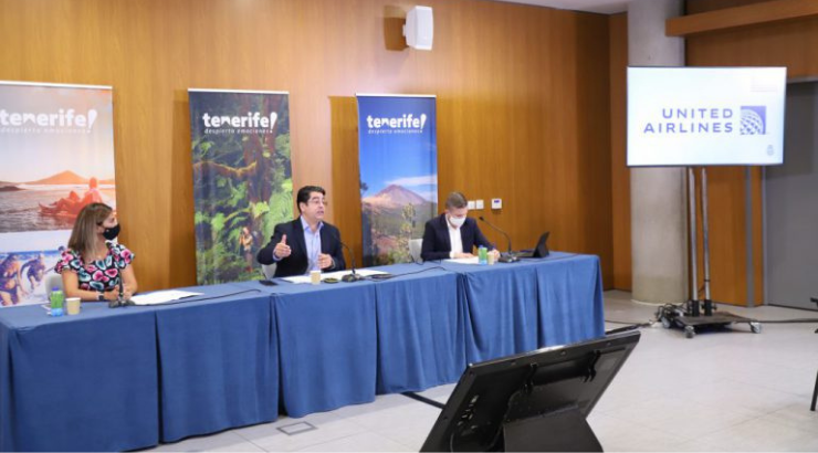 De izquierda a derecha: Laura Castro, directora insular de Turismo; Pedro Martín, presidente del Cabildo y de Turismo de Tenerife; David Pérez, CEO de Turismo de Tenerife | Foto: Turismo de Tenerife 