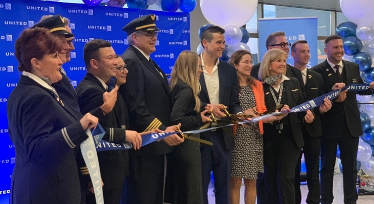 Inauguración del vuelo en su salida desde Newark, Nueva York