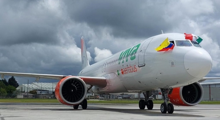 Un avión de Viva Aerobus durante el estreno de sus rutas desde Medellín (Colombia)