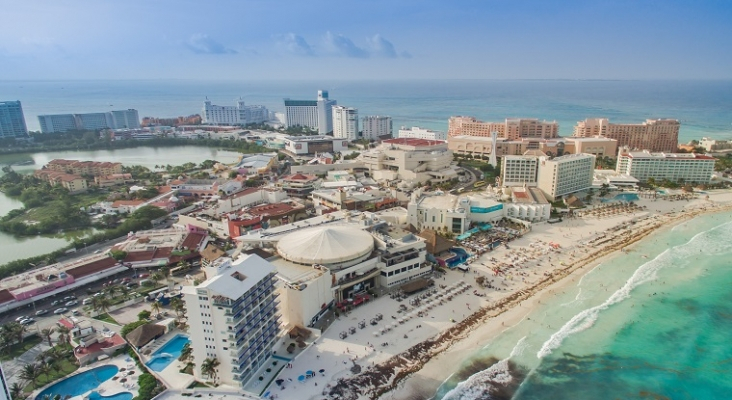 Medio Ambiente rechaza un nuevo megaproyecto hotelero en Cancún (México) | Foto: dronepicr (CC BY 2.0)