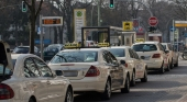 La patronal turística denuncia esperas de hasta 30 minutos y exige un mejor servicio de taxi en Ibiza