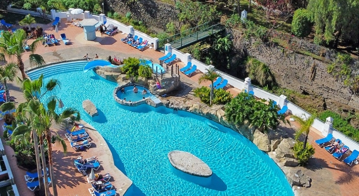 Vista de la piscina del BLUESEA Costa Jardín & Spa de Tenerife (Canarias) | Foto: Twitter (@BlueSeaHotels)