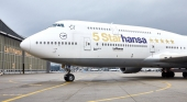 Avión de Lufthansa con librea conmemorativa de sus 5 estrellas Skytrax