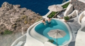 Vista de un hotel en Santorini (Grecia) | Foto: Pixabay (@michelleraponi)