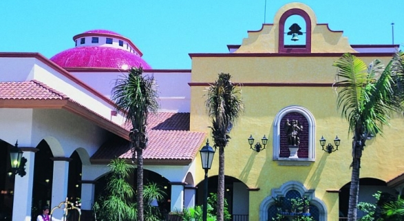 Entrada del Hotel Riu Yucatan en Playa del Carmen, en México, tras su apertura en 1997.