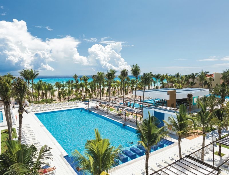 Piscina del Hotel Riu Playacar en Playa del Carmen, México. 