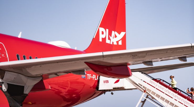 Avión de la aerolínea en el Aeropuerto de Tenerife Sur (Canarias) | Foto: PLAY