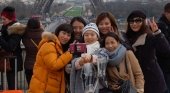 Turistas en la Torre Eiffel en Paris