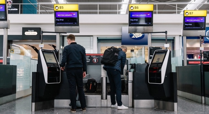 Puestos de facturación de British Airways en el Aeropuerto Internacional de Heathrow