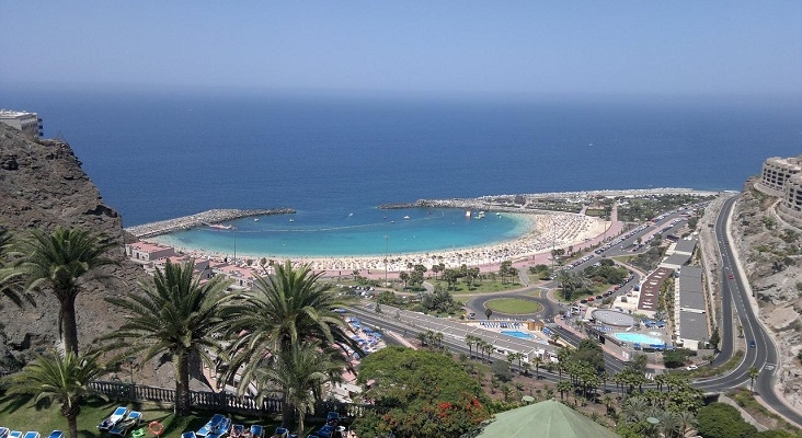 Playa de Puerto Rico, en Mogán (Gran Canaria) Playa de Puerto Rico, en Mogán (Gran Canaria)