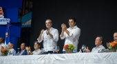 De pie, Luis Abinader, presidente de R. Dominicana, y David Collado, ministro de Turismo | Foto: David Collado vía Twitter
