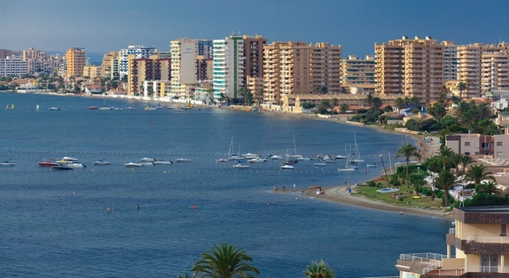 Gran parte de los establecimientos turísticos se encuentran ubicados en la Costa Cálida.