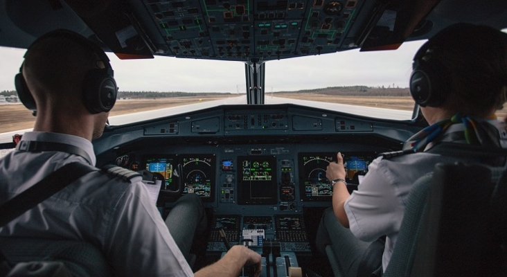 Cockpit del avión