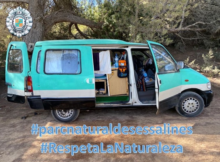 Furgoneta detectada por los agentes en zonas prohibidas Foto Policía Local de Sant Josep