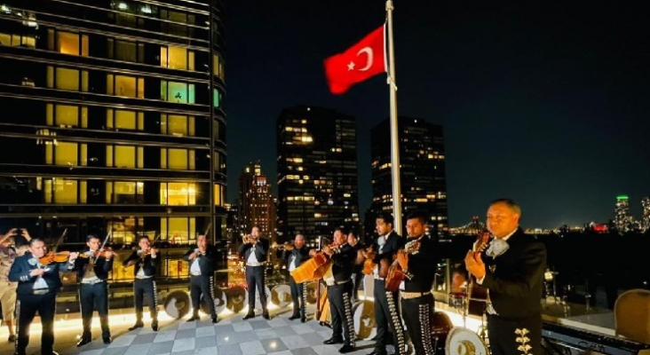 Turquía y México estrechan vínculos turísticos al ritmo de mariachis en Nueva York. Foto: Vía Twitter Consulado de Honduras en NY (@consuladohnny)