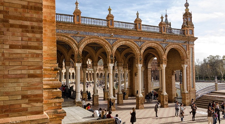 Turistas en Plaza España (Sevilla). Foto: Pixabay