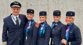 La aerolínea Icelandair ha protagonizado un curioso vuelo en el que el padre pilotaba y su mujer y sus tres hijas formaban parte de la tripulación