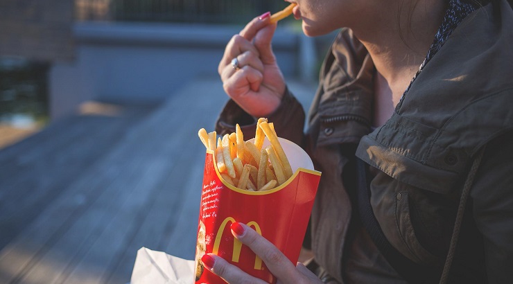 Consumidora de Mcdonald's. Foto: Pixabay Consumidora de Mcdonald's. Foto: Pixabay