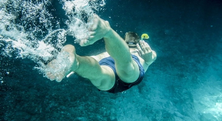 Muere una pasajera de cruceros tras ser atacada por un tiburón mientras practicaba snorkel