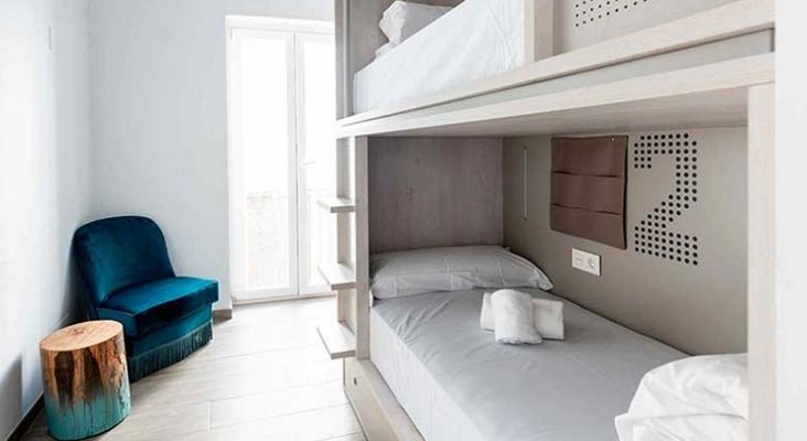 La española Room007 compra varios edificios para reinar en el sector del hostel