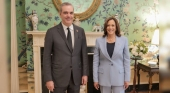 El presidente de República Dominicana, Luis Abinader, junto a la vicepresidenta de Estados Unidos, Kamala Harris.