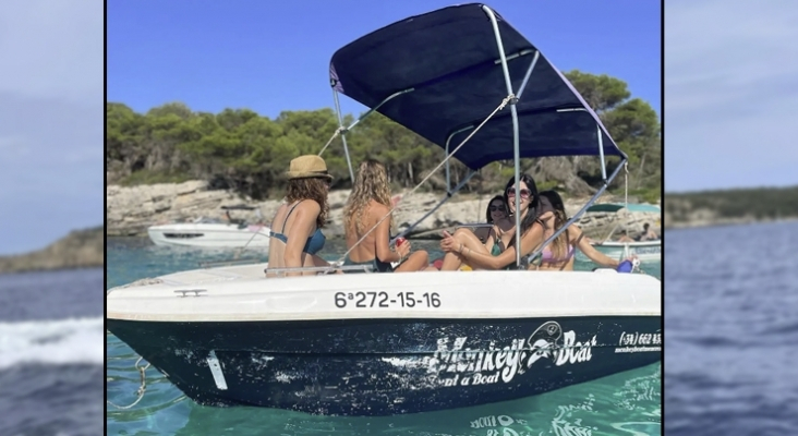 Ciutadella (Menorca) exige a Costas que actúe frente al alquiler ilegal de barcas | Foto: Monkey Boat
