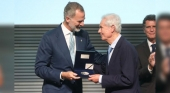 El Rey Felipe VI entrega el Premio Reino de España a la Trayectoria Empresarial a Escarrer Juliá (Meliá) | Foto: Casa Real