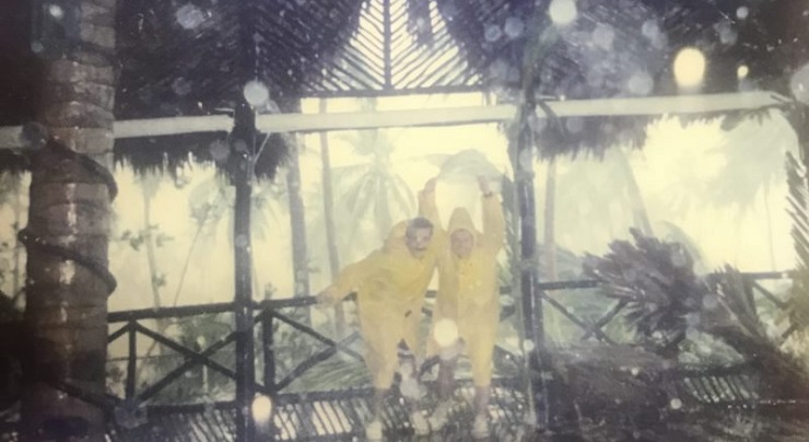 Enrique Vargas y José Manuel Celdrán durante el paso de una tormenta tropical por el Caribe