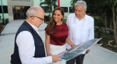 A la derecha, el presidente de México, Andrés Manuel López Obrador; en el medio, Mara Lezama, gobernadora de Quintana Roo. | Foto: Mara Lezama