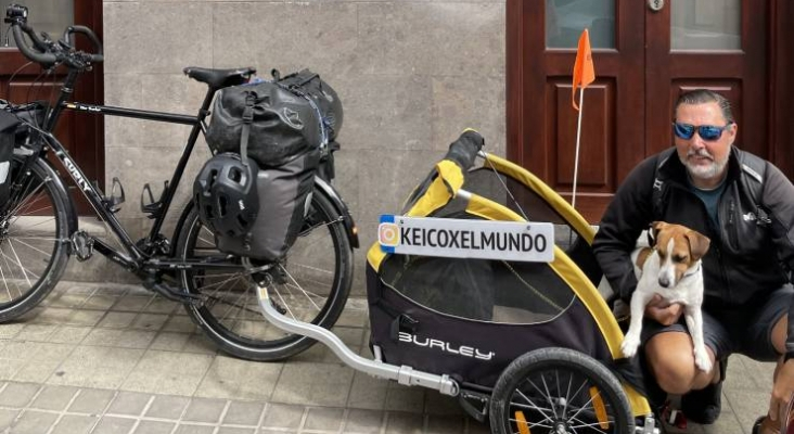 Sel y Keico viajan por el mundo en bicicleta y remolque Foto Tourinews