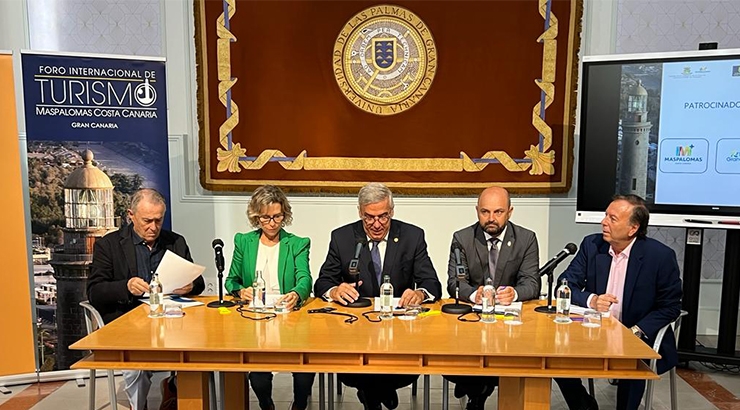 Francisco Rubio Royo, Concha Narváez, Lluís Serra Majem, Carlos Álamo y Juan Manuel Benítez del Rosario. Foto Tourinews