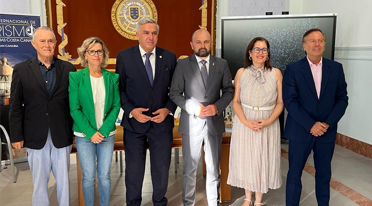 Francisco Rubio Royo, Inmaculada González, Concha Narváez, Lluís Serra Majem, Carlos Álamo, María Inés Rodríguez Moreno y Juan Manuel Benítez del Rosario. Foto: Tourinews