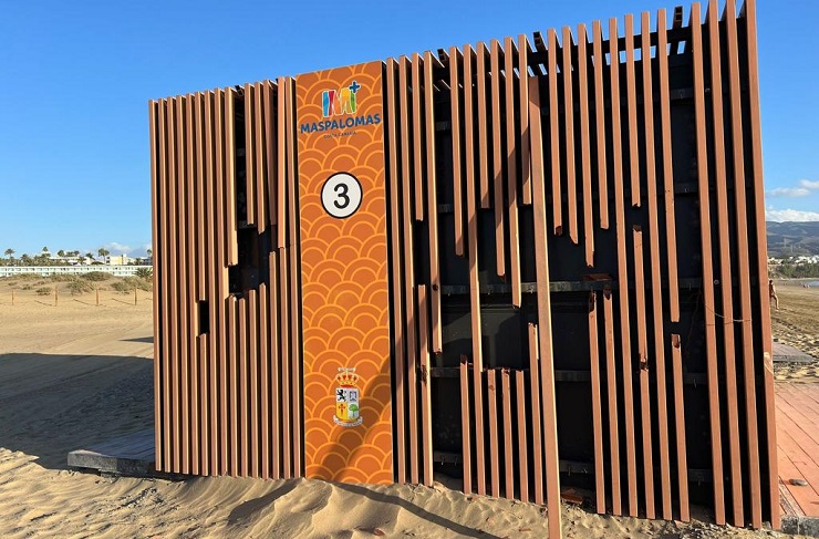 Chiringuito con destrozos en Playa del Inglés Imagen cedida