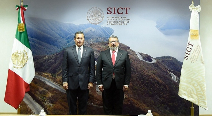 Miguel Enrique Vallín Osuna, nuevo director de la Asociación Federal de Aviación Civil (AFAC) y Jorge Nuño Lara, titular de la SICT