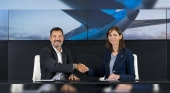 Tobi Pardo, director de Aviación y Asfaltos de Cepsa, y Leen Vander Kuylen, directora de gestión de TUI Airline