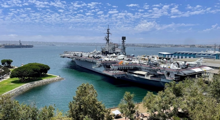 Antiguo buque de guerra, uno de los principales atractivos de San Diego (EE. UU.)