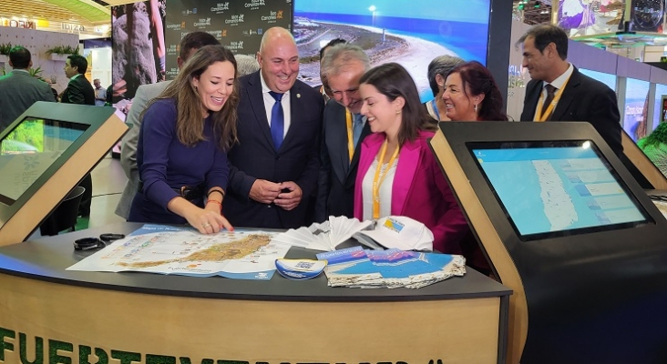 Jessica de León, Sergio Lloret, Ángel Víctor Torres y Yaiza Castilla visitan el área expositiva de Fuerteventura Jessica de León, Sergio Lloret, Ángel Víctor Torres y Yaiza Castilla visitan el área expositiva de Fuerteventura