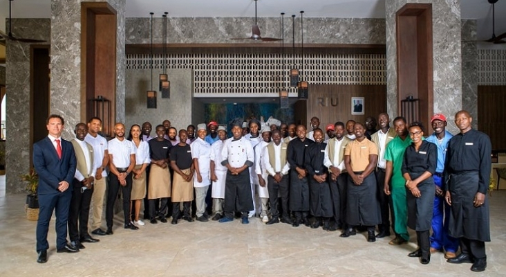 Equipo de RIU formado por 56 empleados de Cabo Verde encargado de abrir el primer hotel de RIU en Senegal, el Riu Baobab