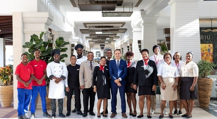 Equipo de responsables del hotel Riu Palace Boa Vista en Cabo Verde