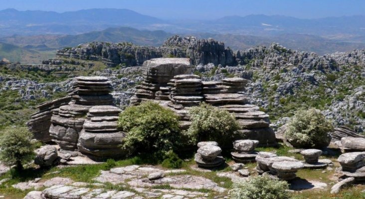 Turistas pintan con grafitis un Patrimonio de la Humanidad español | Torcal de Antequera