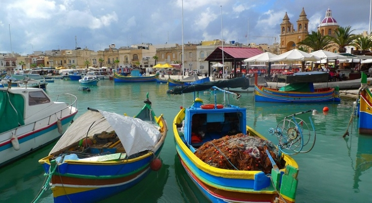 Barcos pesqueros en la isla de Gozo (Malta)