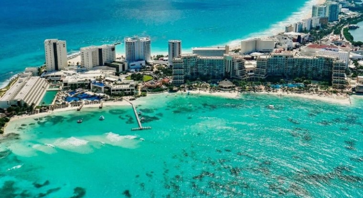 Los hoteles de Cancún experimentan un descenso del 13% en los turistas estadounidenses  | Foto: Red de Monitoreo del Sargazo de Quintana Roo