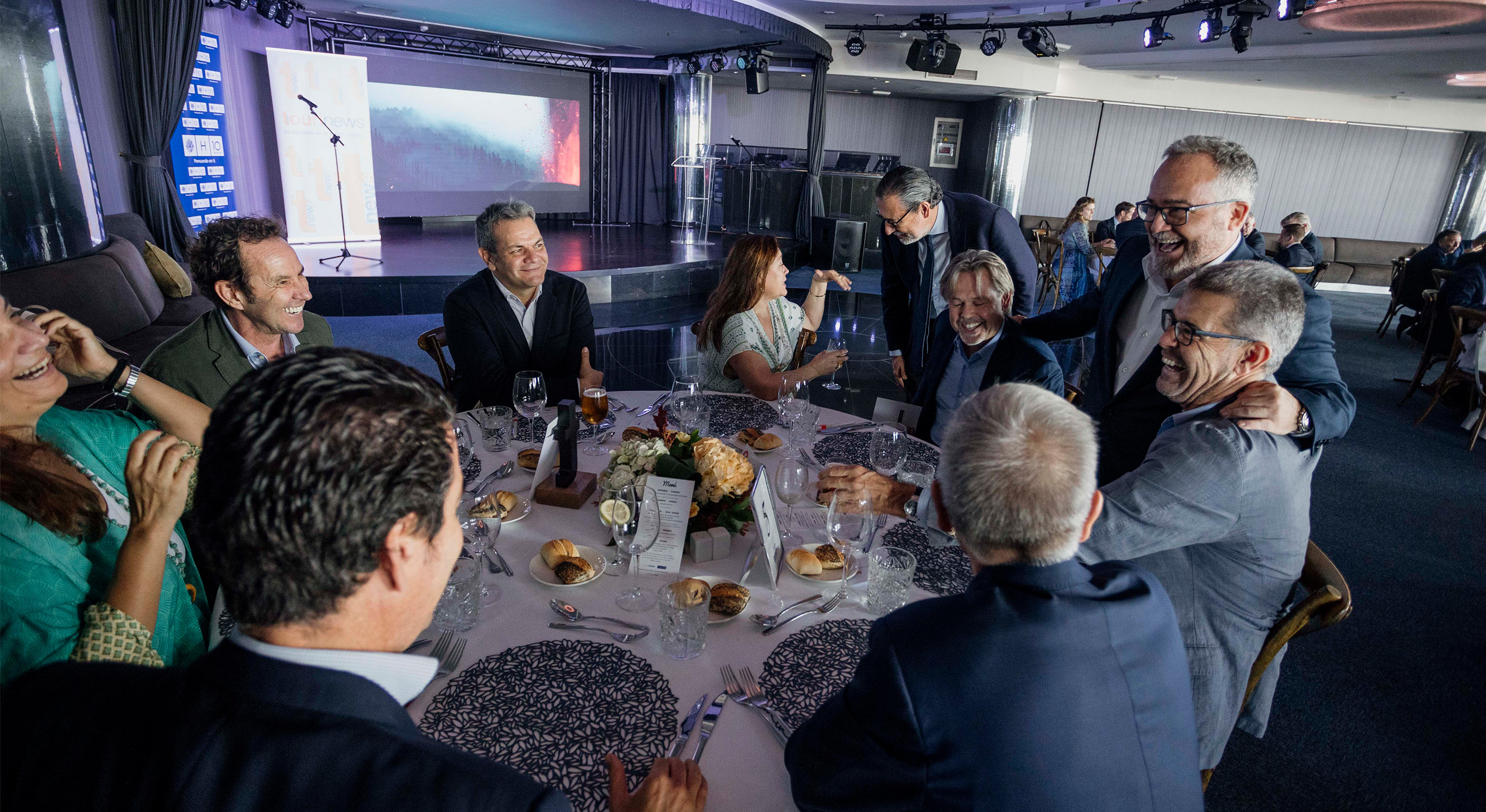 En la foto (izqda. a dcha.): Águeda Borges, Juan Juliá, José Guerra, Bárbara Espárrago, Carlos Gimeno, Rune Kristensen, Ignacio Moll, Ignacio Felpeto, Pedro Lara y Pablo Llinares. | Foto: Tourinews©