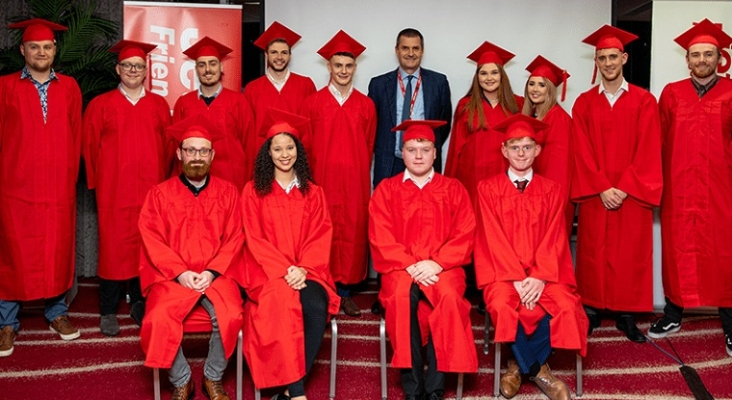 Ceremonia de graduación en Jet2, la fórmula de Steve Heapy contra la crisis de personal