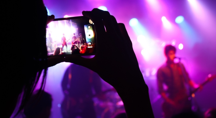 El futuro de los conciertos: prohibidos los dispositivos electrónicos . Foto: Pixabay